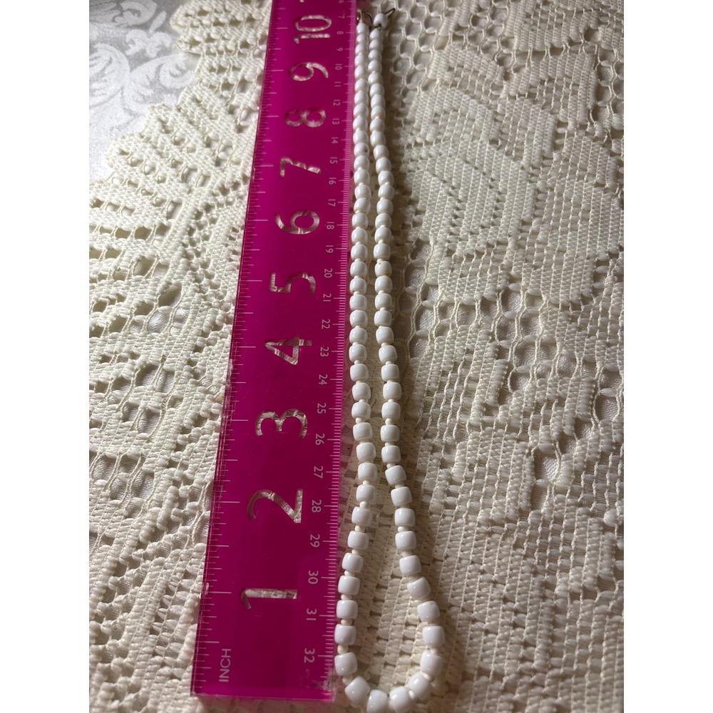 White lucite Barrel Bead Necklace Retro Hand Strung Hook Clasp Vintage - Picture 10 of 10